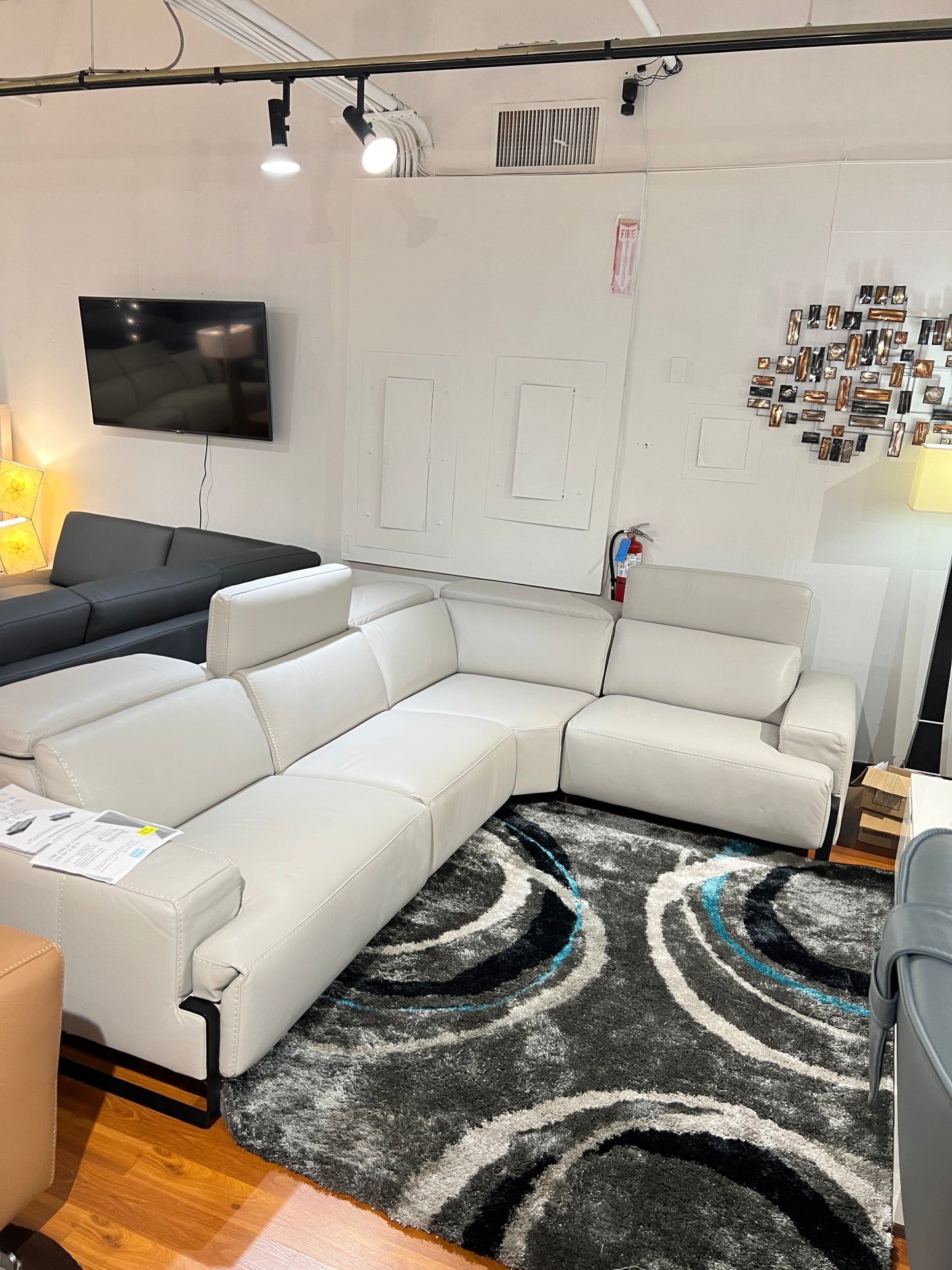 INCANTO - I768 - 5PCS. SECTIONAL W/3 Power Recliners