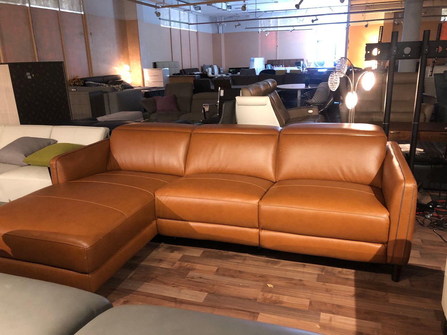C529 LAF CHAISE+2 PWR. RECLINERS