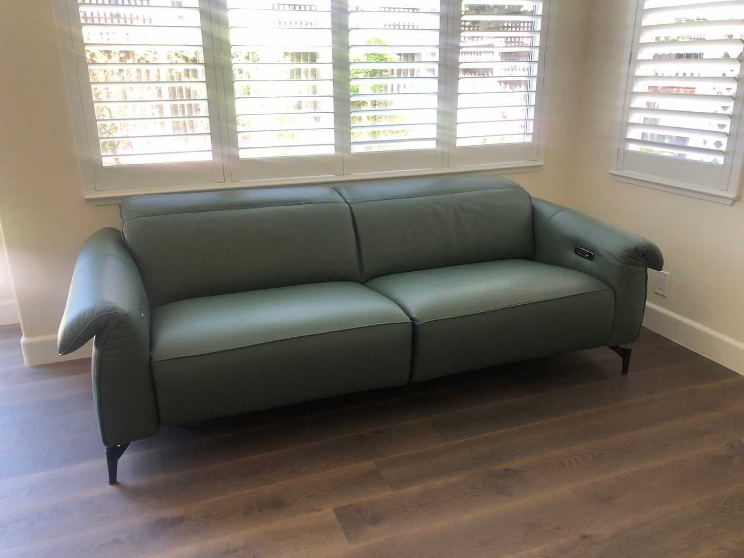 Natuzzi Editions C143 Leggiadro Sofa w/2 pwr. recliners - Eurohaus Modern Furniture LLC