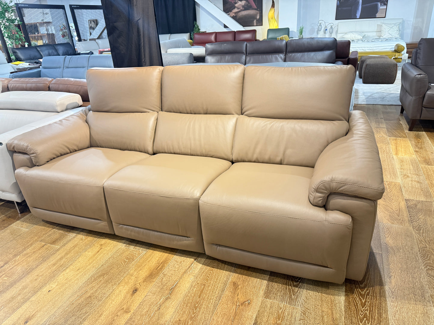 NATUZZI EDITIONS - C070 BRAMA SOFA - 15D1 [STOCK]